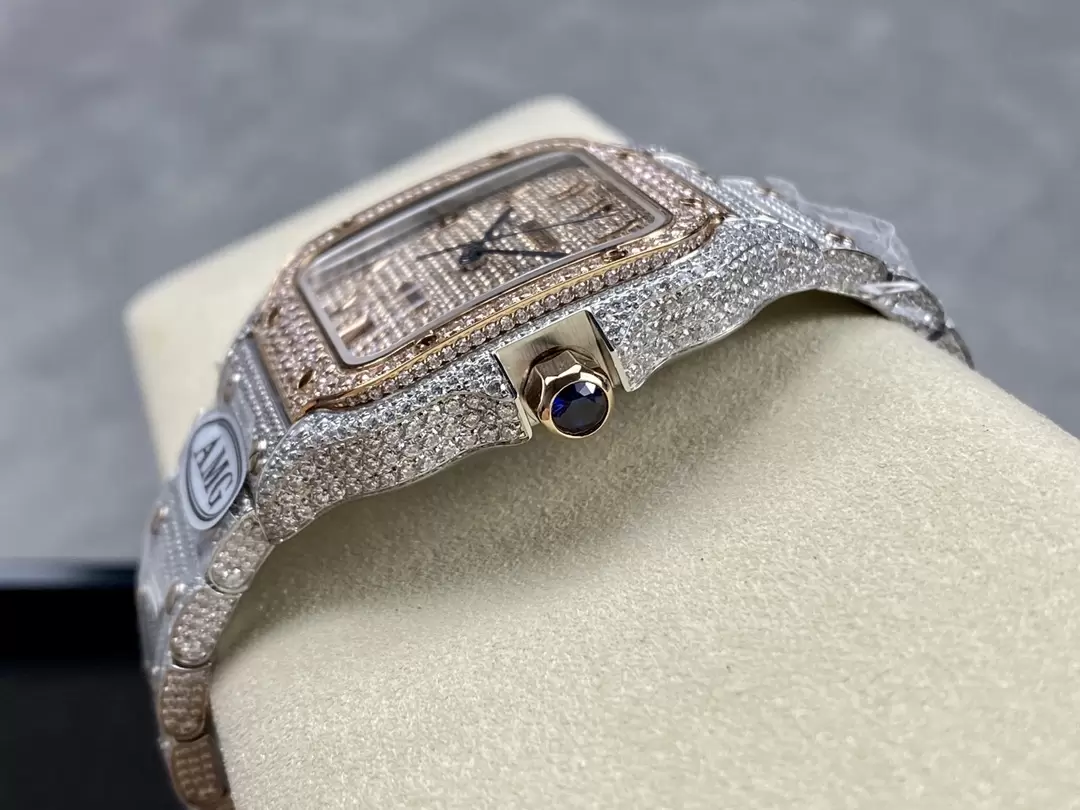 ĐỒNG HỒ CARTIER SANTOS REPLICA 11 ĐÍNH FULL ĐÁ CỌC SỐ Ả RẬP AMG 40MM (1) ĐỒNG HỒ CARTIER SANTOS REPLICA 11 ĐÍNH FULL ĐÁ CỌC SỐ Ả RẬP AMG 40MM