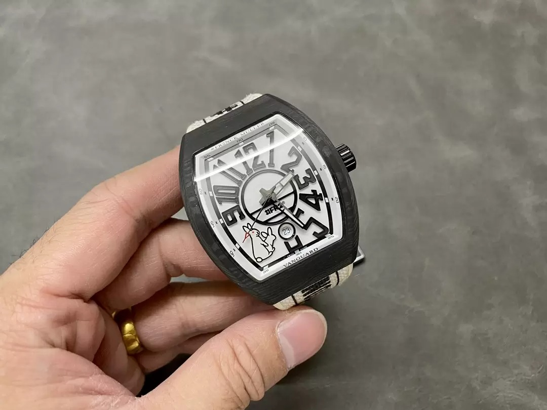 ĐỒNG HỒ FRANCK MULLER VANGUARD REPLICA 11 MẶT TRẮNG HÌNH THỎ VỎ CACBON 44X54MM (6) ĐỒNG HỒ FRANCK MULLER VANGUARD REPLICA 11 MẶT TRẮNG HÌNH THỎ VỎ CACBON 44X54MM