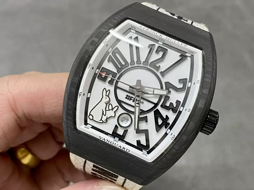 ĐỒNG HỒ FRANCK MULLER VANGUARD REPLICA 11 MẶT TRẮNG HÌNH THỎ VỎ CACBON 44X54MM (8) ĐỒNG HỒ FRANCK MULLER VANGUARD REPLICA 11 MẶT TRẮNG HÌNH THỎ VỎ CACBON 44X54MM