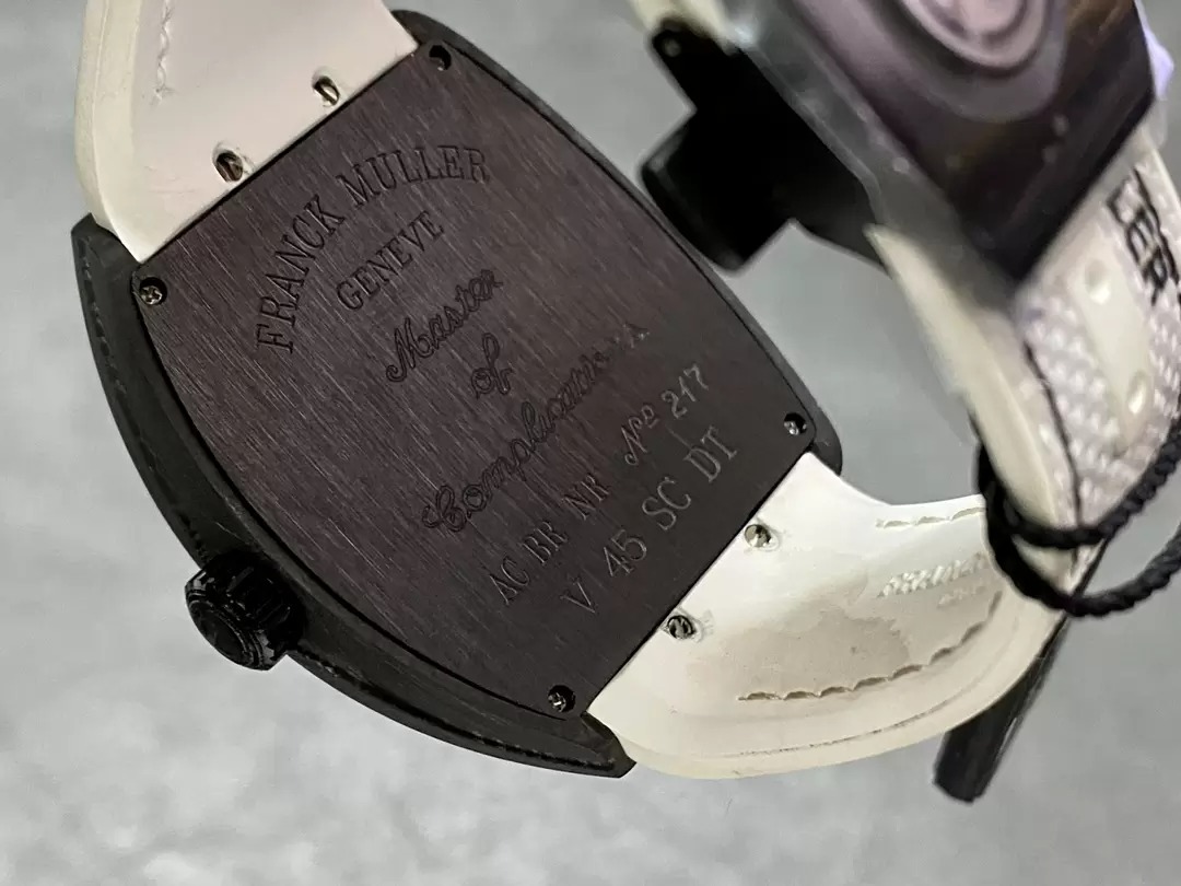 ĐỒNG HỒ FRANCK MULLER VANGUARD REPLICA 11 MẶT TRẮNG HÌNH THỎ VỎ CACBON 44X54MM (9) ĐỒNG HỒ FRANCK MULLER VANGUARD REPLICA 11 MẶT TRẮNG HÌNH THỎ VỎ CACBON 44X54MM