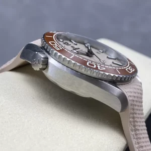 ĐỒNG HỒ NAM OMEGA SEAMASTER REPLICA 1:1 MẶT NÂU VIỀN CERAMIC CHOCOLATE 43,5MM 4 ĐỒNG HỒ NAM OMEGA SEAMASTER REPLICA 11 MẶT NÂU VIỀN CERAMIC CHOCOLATE 43,5MM