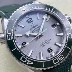 OMEGA SEAMASTER REPLICA WATCH GREY DIAL GREEN CERAMIC BEZEL 43.5MM 2 ĐỒNG HỒ OMEGA SEAMASTER REP 11 MẶT XÁM VÂN XƯỚC MẶT SỐ TITANIUM 43,5MM