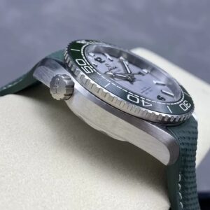 OMEGA SEAMASTER REPLICA WATCH GREY DIAL GREEN CERAMIC BEZEL 43.5MM 4 ĐỒNG HỒ OMEGA SEAMASTER REP 11 MẶT XÁM VÂN XƯỚC MẶT SỐ TITANIUM 43,5MM