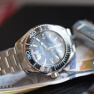 OMEGA SEAMASTER REPLICA WATCH OCEAN BLUE DIAL STEEL STRAP 45MM 4 ĐỒNG HỒ OMEGA SEAMASTER REPLICA 11 OCEAN BLUE CỌC SỐ DẠ QUANG 45MM