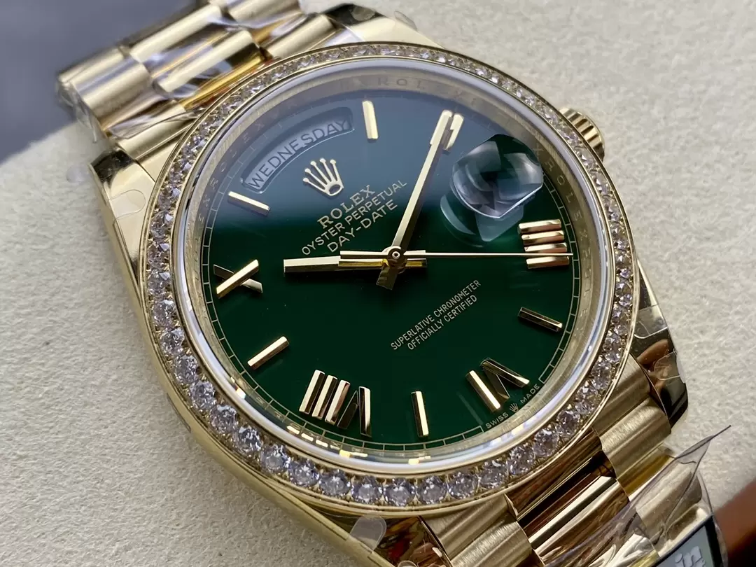 ĐỒNG HỒ ROLEX DAY-DATE 228238 MẶT XANH LÁ CÂY NIỀNG ĐÁ NHÀ MÁY Q 40MM (1) ĐỒNG HỒ ROLEX DAY-DATE 228238 MẶT XANH LÁ CÂY NIỀNG ĐÁ NHÀ MÁY Q 40MM