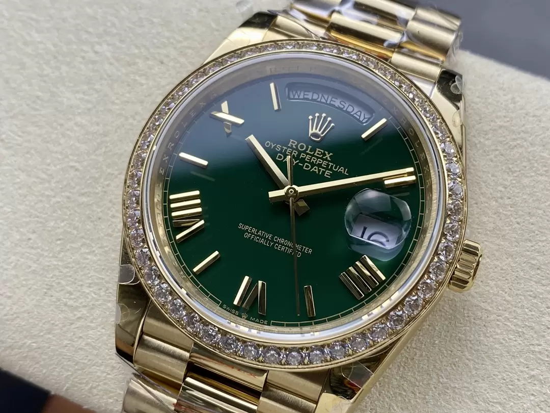 ĐỒNG HỒ ROLEX DAY-DATE 228238 MẶT XANH LÁ CÂY NIỀNG ĐÁ NHÀ MÁY Q 40MM (4) ĐỒNG HỒ ROLEX DAY-DATE 228238 MẶT XANH LÁ CÂY NIỀNG ĐÁ NHÀ MÁY Q 40MM