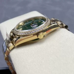 ĐỒNG HỒ ROLEX DAY-DATE 228238 MẶT XANH LÁ CÂY NIỀNG ĐÁ NHÀ MÁY Q 40MM 4 ĐỒNG HỒ ROLEX DAY-DATE 228238 MẶT XANH LÁ CÂY NIỀNG ĐÁ NHÀ MÁY Q 40MM