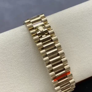 ĐỒNG HỒ ROLEX DAY-DATE 228238 MẶT XANH LÁ CÂY NIỀNG ĐÁ NHÀ MÁY Q 40MM 6 ĐỒNG HỒ ROLEX DAY-DATE 228238 MẶT XANH LÁ CÂY NIỀNG ĐÁ NHÀ MÁY Q 40MM