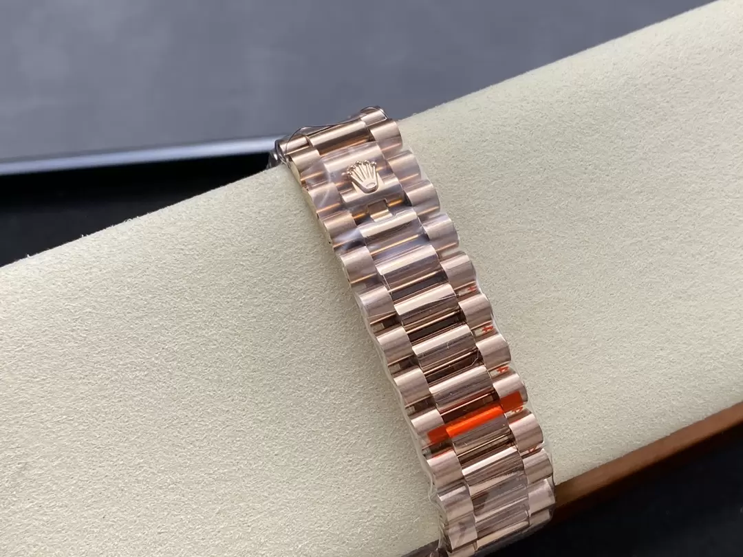 ĐỒNG HỒ ROLEX DAY-DATE 228345 REP 11 MẶT CHOCOLATE NIỀNG ĐÍNH ĐÁ Q FACTORY 40MM (2) ĐỒNG HỒ ROLEX DAY-DATE 228345 REP 11 MẶT CHOCOLATE NIỀNG ĐÍNH ĐÁ Q FACTORY 40MM