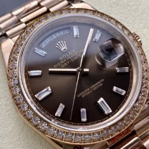 ĐỒNG HỒ ROLEX DAY-DATE 228345 REP 11 MẶT CHOCOLATE NIỀNG ĐÍNH ĐÁ Q FACTORY 40MM 2 ĐỒNG HỒ ROLEX DAY-DATE 228345 REP 11 MẶT CHOCOLATE NIỀNG ĐÍNH ĐÁ Q FACTORY 40MM