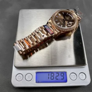 ĐỒNG HỒ ROLEX DAY-DATE 228345 REP 11 MẶT CHOCOLATE NIỀNG ĐÍNH ĐÁ Q FACTORY 40MM 7 ĐỒNG HỒ ROLEX DAY-DATE 228345 REP 11 MẶT CHOCOLATE NIỀNG ĐÍNH ĐÁ Q FACTORY 40MM