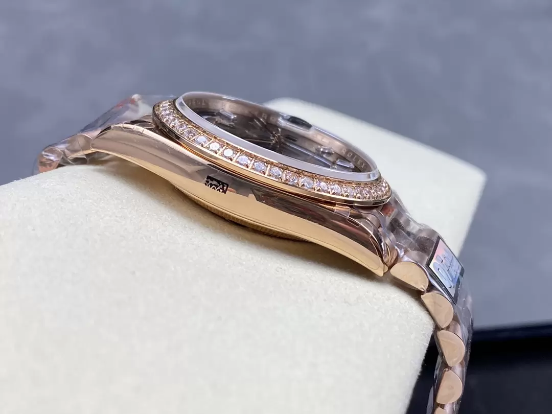 ĐỒNG HỒ ROLEX DAY-DATE 228345 REP 11 MẶT CHOCOLATE NIỀNG ĐÍNH ĐÁ Q FACTORY 40MM (7) ĐỒNG HỒ ROLEX DAY-DATE 228345 REP 11 MẶT CHOCOLATE NIỀNG ĐÍNH ĐÁ Q FACTORY 40MM