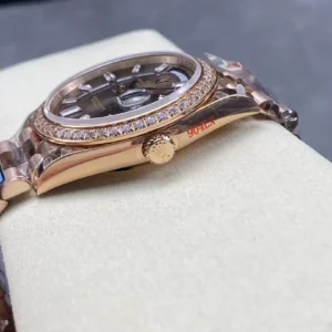 ĐỒNG HỒ ROLEX DAY-DATE 228345 REP 11 MẶT CHOCOLATE NIỀNG ĐÍNH ĐÁ Q FACTORY 40MM 3 ĐỒNG HỒ ROLEX DAY-DATE 228345 REP 11 MẶT CHOCOLATE NIỀNG ĐÍNH ĐÁ Q FACTORY 40MM