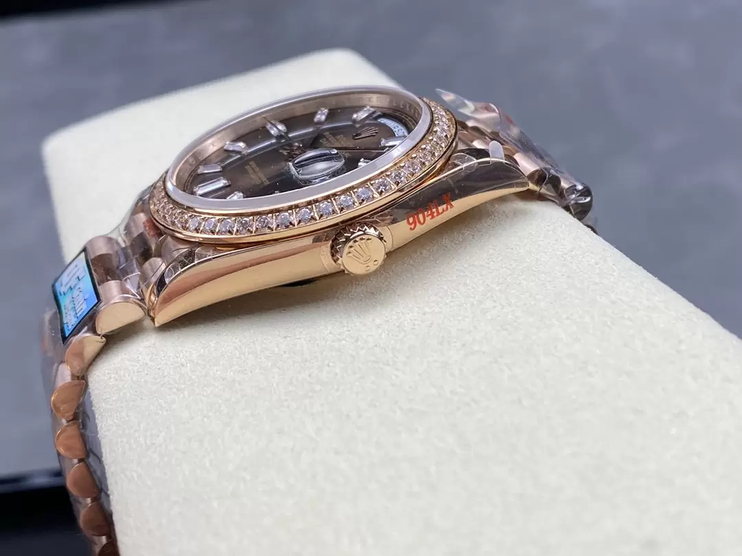 ĐỒNG HỒ ROLEX DAY-DATE 228345 REP 11 MẶT CHOCOLATE NIỀNG ĐÍNH ĐÁ Q FACTORY 40MM (8) ĐỒNG HỒ ROLEX DAY-DATE 228345 REP 11 MẶT CHOCOLATE NIỀNG ĐÍNH ĐÁ Q FACTORY 40MM