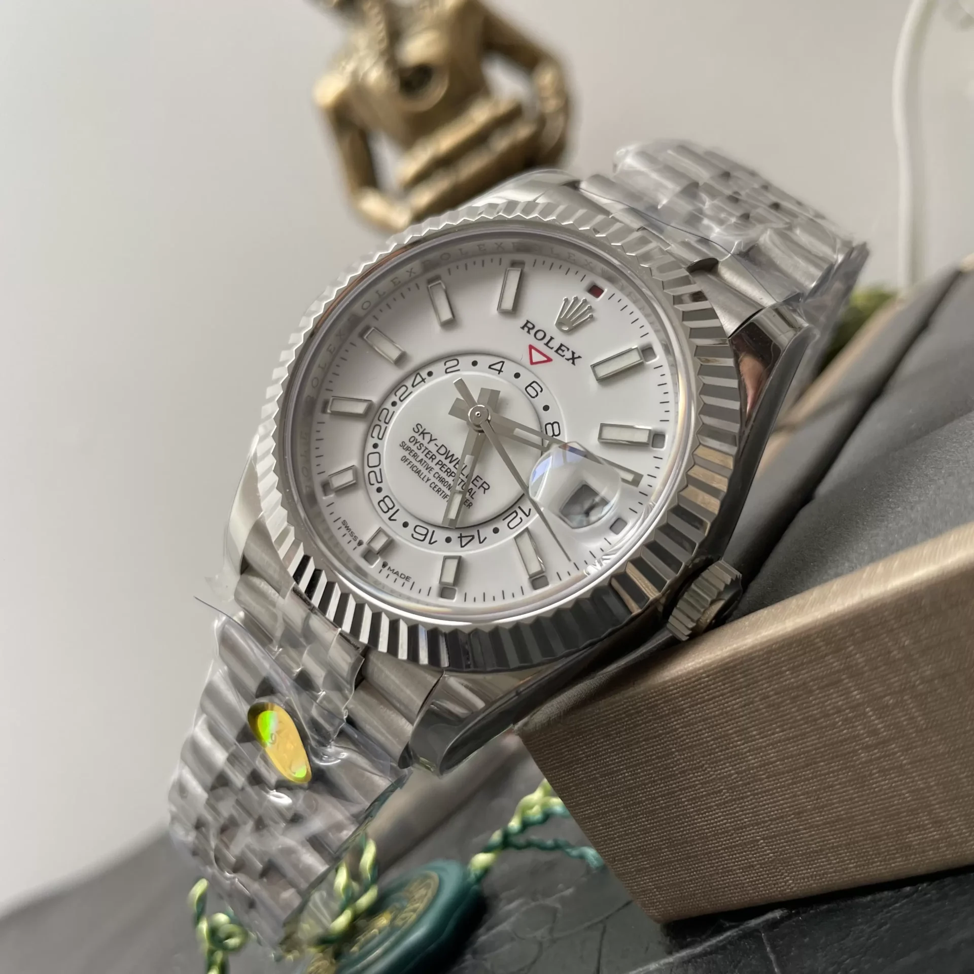 ĐỒNG HỒ ROLEX SKY-DWELLER 336934 REPLICA 11 DÂY KIM LOẠI MẶT TRẮNG 42MM (1) ĐỒNG HỒ ROLEX SKY-DWELLER 336934 REPLICA 11 DÂY KIM LOẠI MẶT TRẮNG 42MM