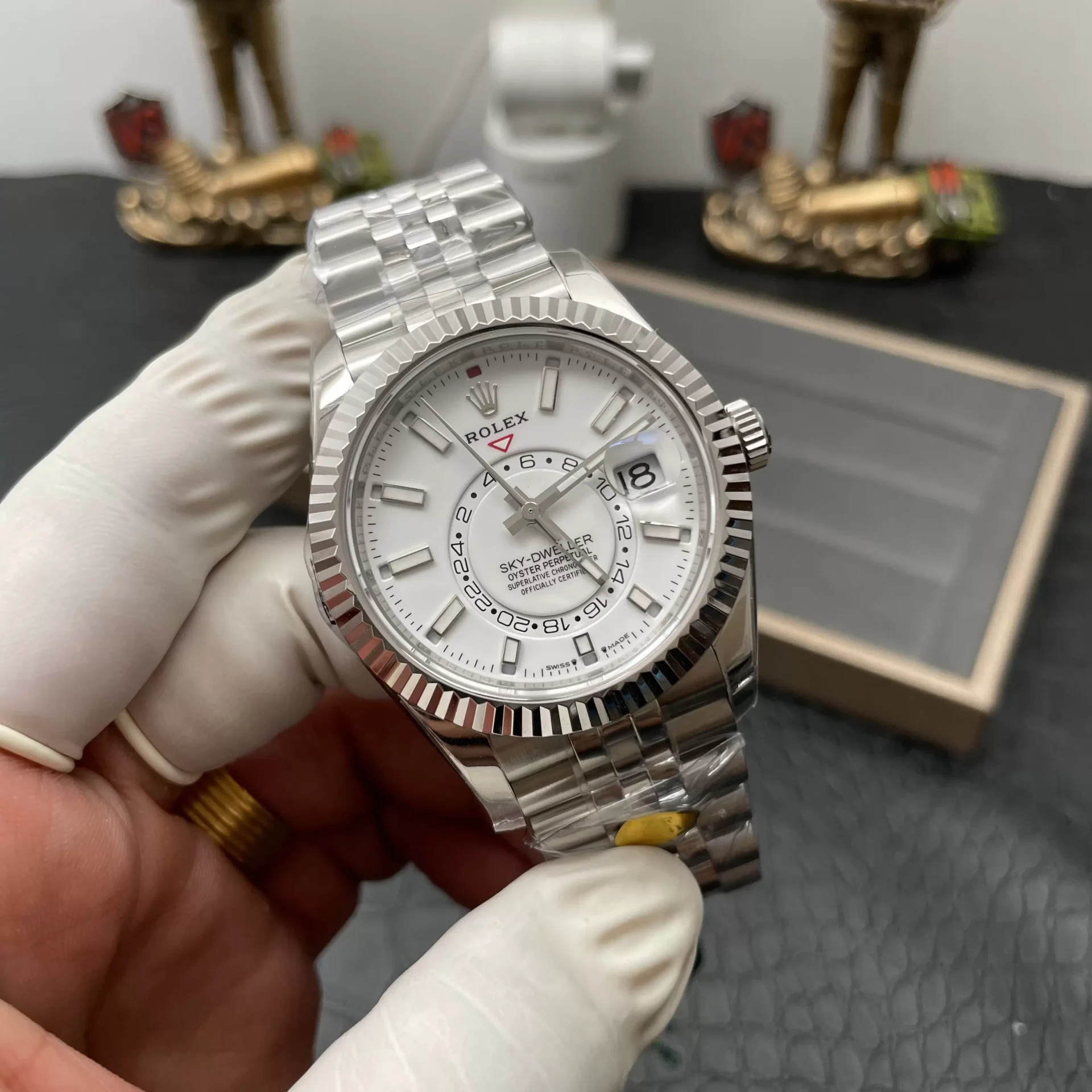 ĐỒNG HỒ ROLEX SKY-DWELLER 336934 REPLICA 11 DÂY KIM LOẠI MẶT TRẮNG 42MM (9) ĐỒNG HỒ ROLEX SKY-DWELLER 336934 REPLICA 11 DÂY KIM LOẠI MẶT TRẮNG 42MM