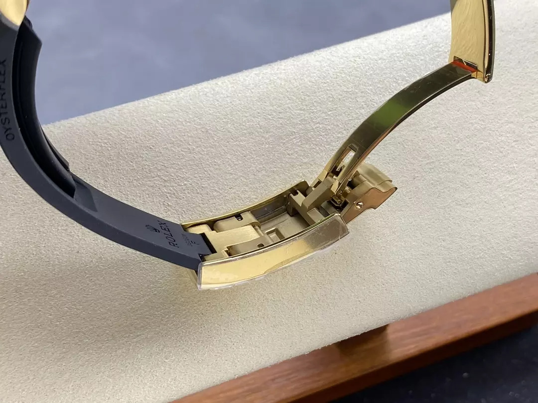 ĐỒNG HỒ ROLEX DAYTONA REP 11 MÀU GOLD TRỌNG LƯỢNG 140G V6 QF 40MM (3) ĐỒNG HỒ ROLEX DAYTONA REP 11 MÀU GOLD TRỌNG LƯỢNG 140G V6 QF 40MM (1)