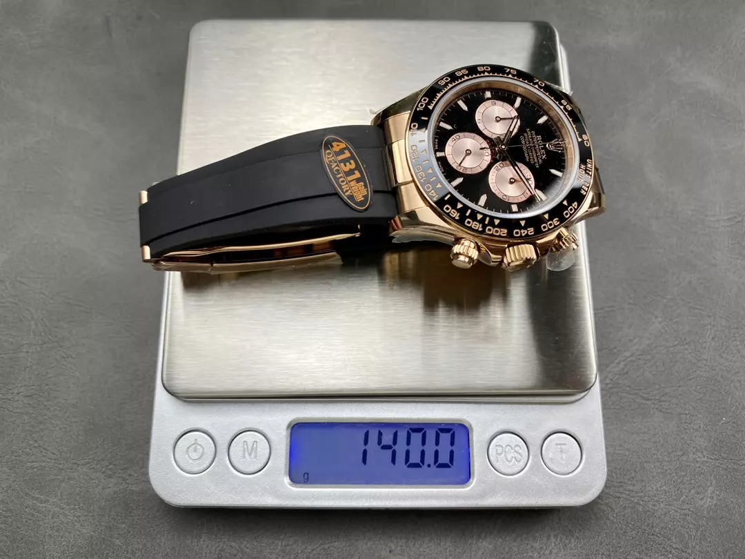 ĐỒNG HỒ ROLEX DAYTONA REPLICA V6 ROSE GOLD CỌC SỐ DẠ QUANG 140G QF 40MM (2) ĐỒNG HỒ ROLEX DAYTONA REPLICA V6 ROSE GOLD CỌC SỐ DẠ QUANG 140G QF 40MM (1)