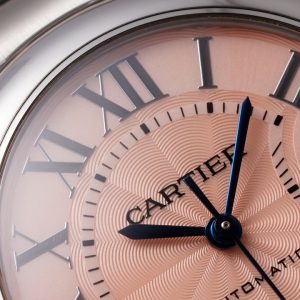 CARTIER BLEU BALLON REPLICA 1:1 WATCH PINK DIAL AF FACTORY 33MM 3 ĐỒNG HỒ CARTIER BLUE BALLOON REPLICA MẶT HỒNG NIỀNG TRƠN NHÀ MÁY AF 33MM (1)