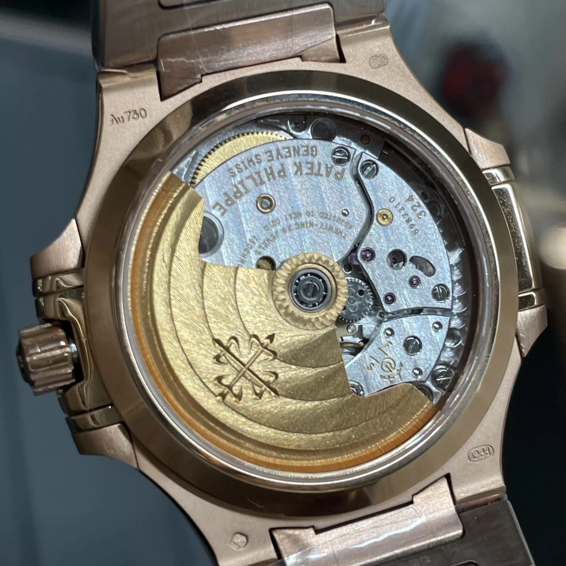 ĐỒNG HỒ PATEK PHILIPPE NAUTILUS 71181200A-010 SPORT ELEGANCE 3K 35 (6) ĐỒNG HỒ PATEK PHILIPPE NAUTILUS 71181200A-010 SPORT ELEGANCE 3K 35.2MM