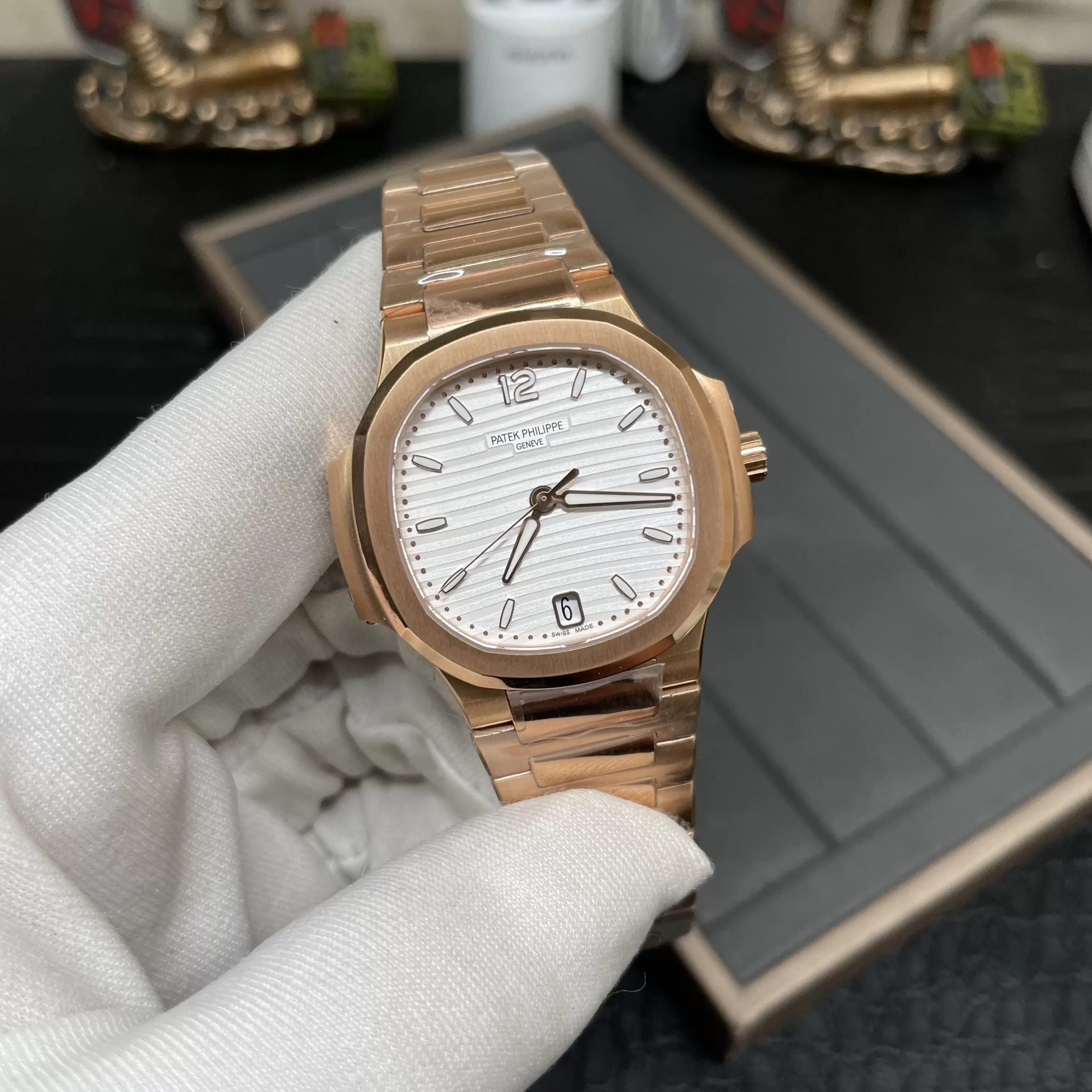 ĐỒNG HỒ PATEK PHILIPPE NAUTILUS 71181200A-010 SPORT ELEGANCE 3K 35 (8) ĐỒNG HỒ PATEK PHILIPPE NAUTILUS 71181200A-010 SPORT ELEGANCE 3K 35.2MM