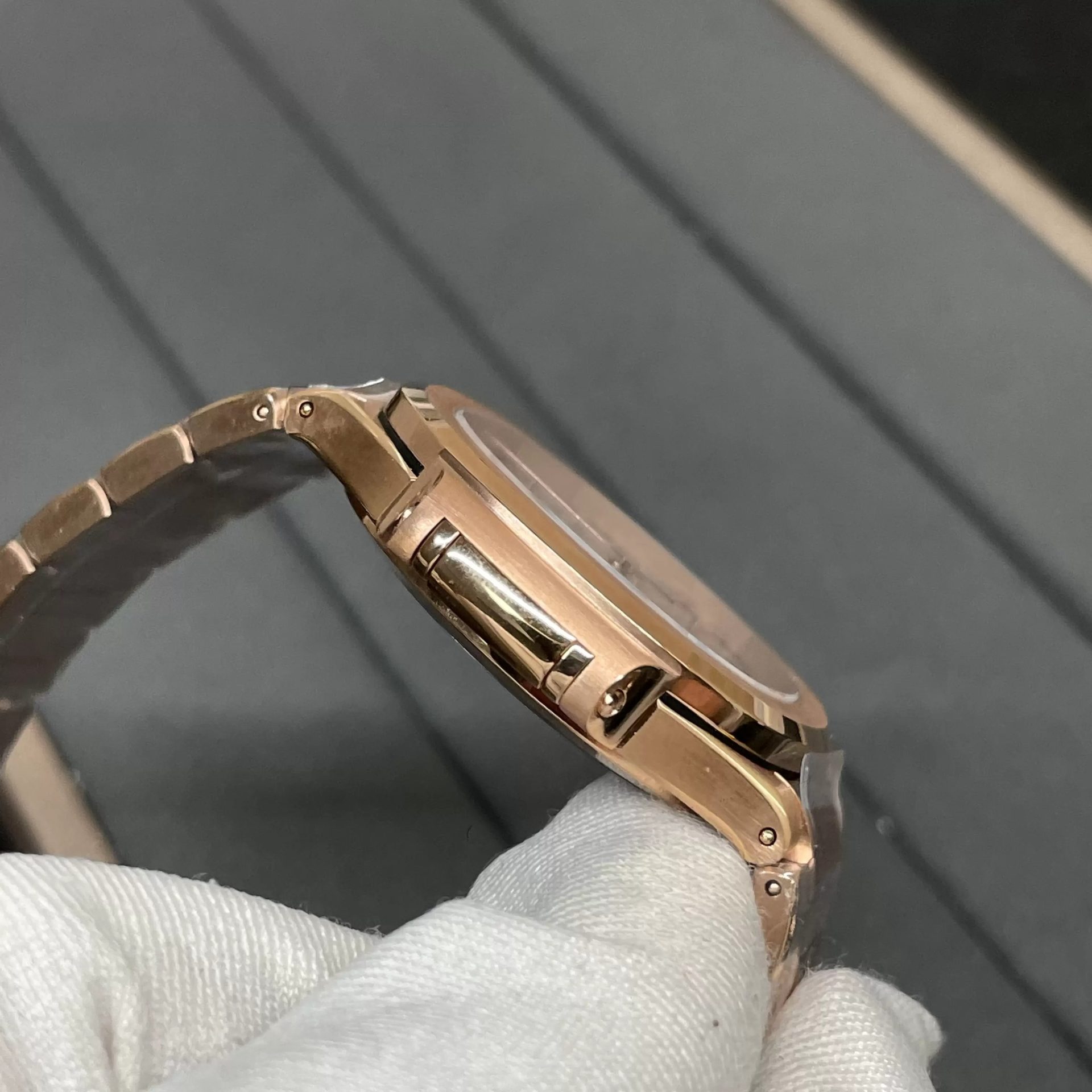 ĐỒNG HỒ PATEK PHILIPPE NAUTILUS 71181200A-010 SPORT ELEGANCE 3K 35 (9) ĐỒNG HỒ PATEK PHILIPPE NAUTILUS 71181200A-010 SPORT ELEGANCE 3K 35.2MM