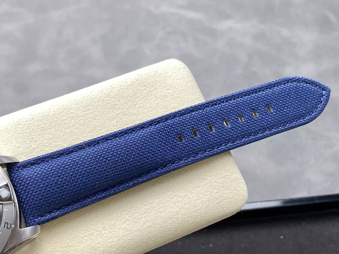 ĐỒNG HỒ BREITLING AVENGER 1884 REPLICA MẶT XANH BLUE NHÀ MÁY BLS 44MM (9) ĐỒNG HỒ BREITLING AVENGER 1884 REPLICA MẶT XANH BLUE NHÀ MÁY BLS 44MM (1)