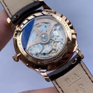 JAEGER-LECOULTRE MOON PHASE REPLICA WATCH WITH STONE BEZEL APS FACTORY 39MM 6 ĐỒNG HỒ JAEGER-LECOULTRE MOON PHASE REPLICA MẠ VÀNG HỒNG NIỀNG ĐÁ APS 39MM (1)