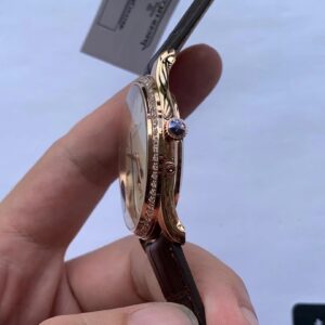 JAEGER-LECOULTRE MOON PHASE REPLICA WATCH WITH STONE BEZEL APS FACTORY 39MM 4 ĐỒNG HỒ JAEGER-LECOULTRE MOON PHASE REPLICA MẠ VÀNG HỒNG NIỀNG ĐÁ APS 39MM (1)