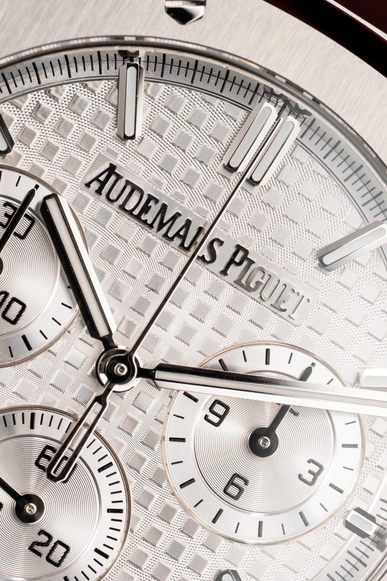 ĐỒNG HỒ AUDEMARS PIGUET ROYAL OAK 26240 BEST COPIES MẶT TRẮNG CHRONOGRAPH APS 41MM (1) ĐỒNG HỒ AUDEMARS PIGUET ROYAL OAK 26240 BEST COPIES MẶT TRẮNG CHRONOGRAPH APS 41MM (1)