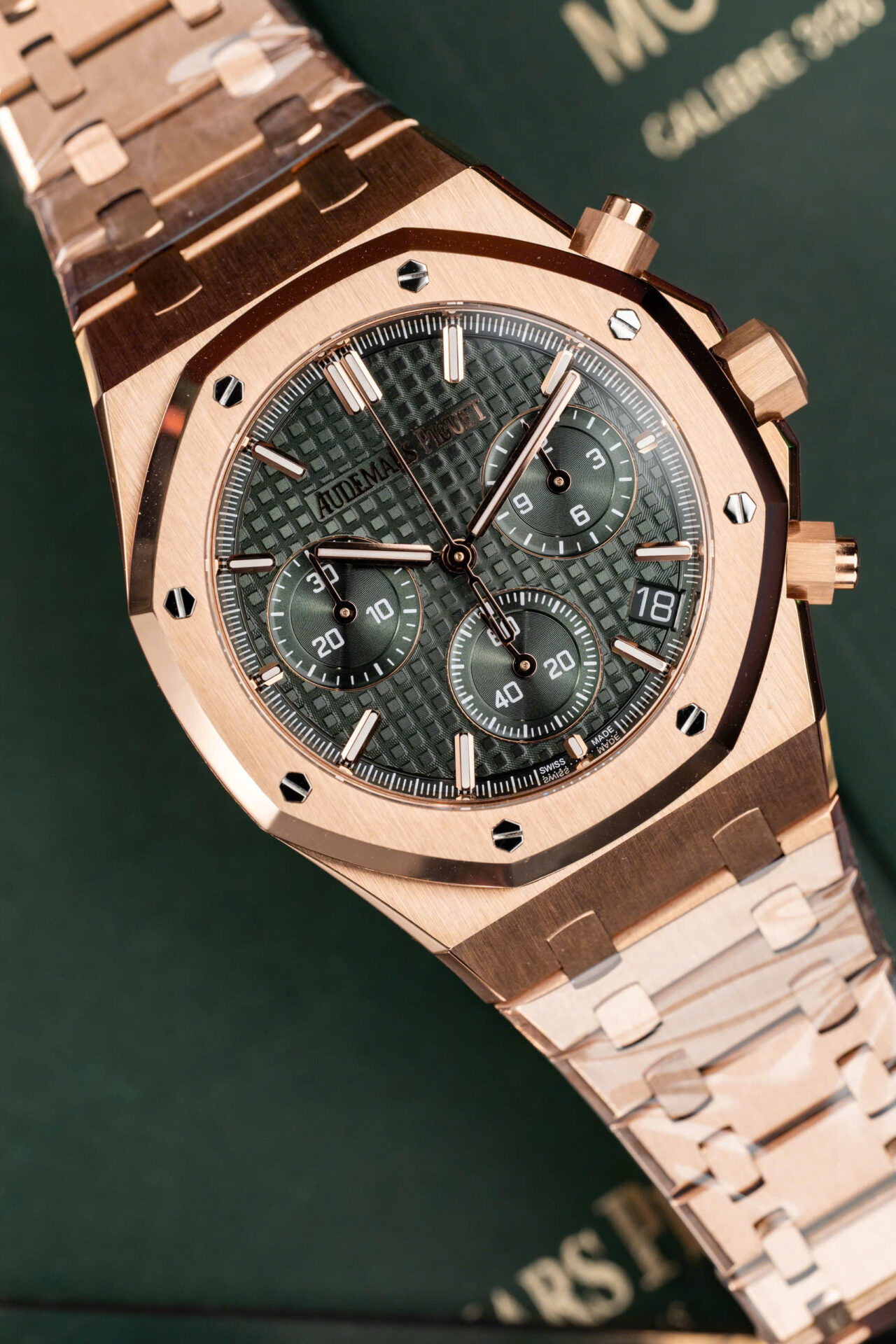 ĐỒNG HỒ AUDEMARS PIGUET ROYAL OAK 26240 CHẾ TÁC VÀNG HỒNG NHÀ MÁY APS 41MM (8) ĐỒNG HỒ AUDEMARS PIGUET ROYAL OAK 26240 CHẾ TÁC VÀNG HỒNG NHÀ MÁY APS 41MM (1)