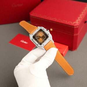 ĐỒNG HỒ CARTIER SANTOS REPLICA KIM CƯƠNG MOISSANITE DÂY DA NÂU 39.8MM 2 ĐỒNG HỒ CARTIER SANTOS REPLICA KIM CƯƠNG MOISSANITE DÂY DA NÂU 39.8MM