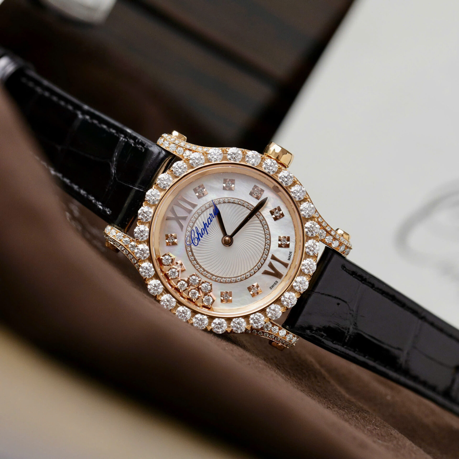 ĐỒNG HỒ CHOPARD HAPPY SPORT CHẾ TÁC BỌC VÀNG MẶT MOP MOISSANITE 36MM (3) ĐỒNG HỒ CHOPARD HAPPY SPORT CHẾ TÁC BỌC VÀNG MẶT MOP MOISSANITE 36MM