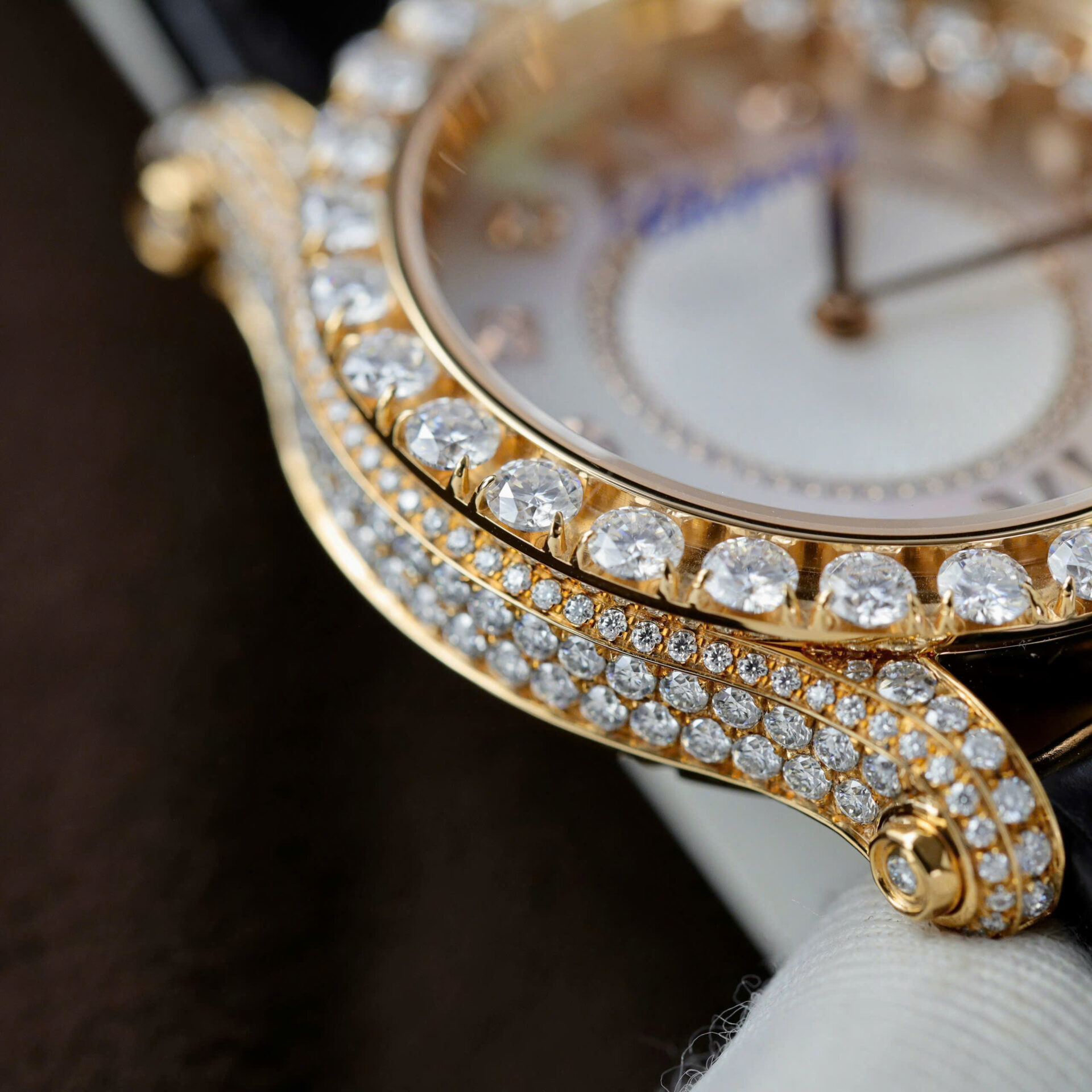 ĐỒNG HỒ CHOPARD HAPPY SPORT CHẾ TÁC BỌC VÀNG MẶT MOP MOISSANITE 36MM (5) ĐỒNG HỒ CHOPARD HAPPY SPORT CHẾ TÁC BỌC VÀNG MẶT MOP MOISSANITE 36MM