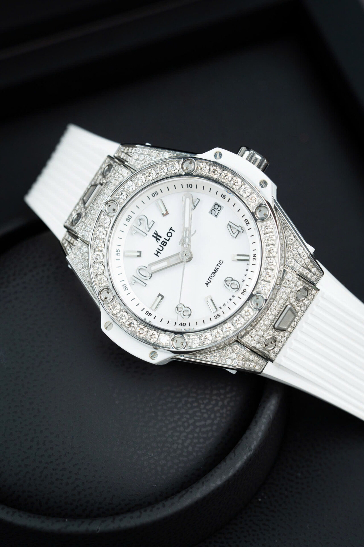 ĐỒNG HỒ HUBLOT BIG BANG REPLICA ONE CLICK ĐÍNH KIM CƯƠNG THIÊN NHIÊN 39MM (4) ĐỒNG HỒ HUBLOT BIG BANG REPLICA ONE CLICK ĐÍNH KIM CƯƠNG THIÊN NHIÊN 39MM