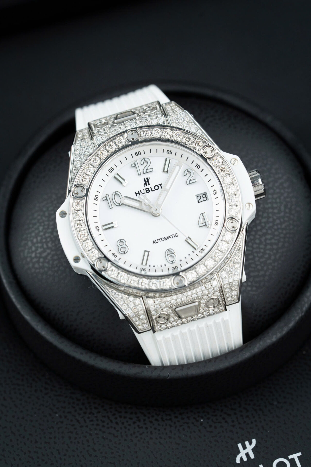 ĐỒNG HỒ HUBLOT BIG BANG REPLICA ONE CLICK ĐÍNH KIM CƯƠNG THIÊN NHIÊN 39MM (5) ĐỒNG HỒ HUBLOT BIG BANG REPLICA ONE CLICK ĐÍNH KIM CƯƠNG THIÊN NHIÊN 39MM