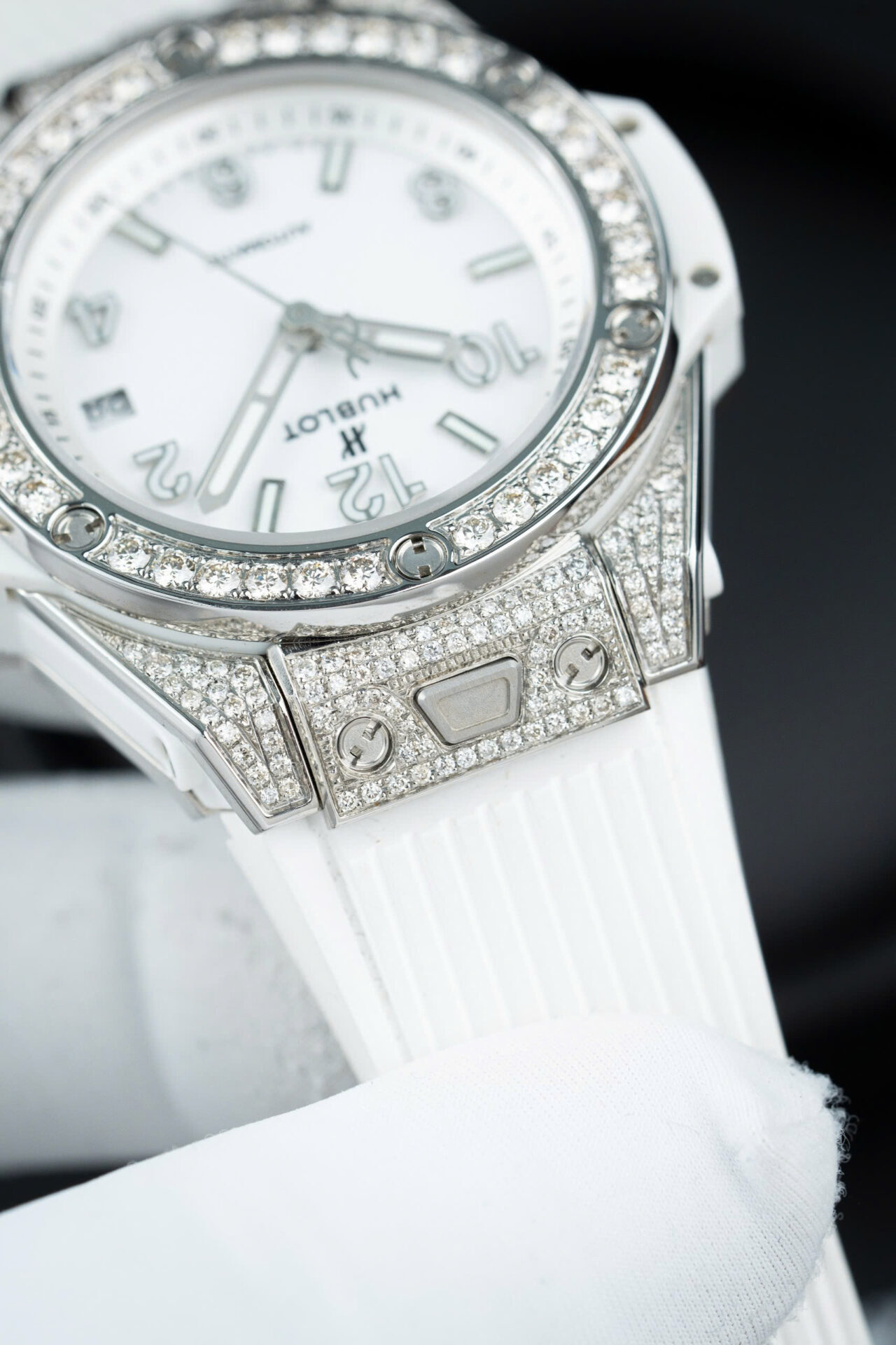 ĐỒNG HỒ HUBLOT BIG BANG REPLICA ONE CLICK ĐÍNH KIM CƯƠNG THIÊN NHIÊN 39MM (6) ĐỒNG HỒ HUBLOT BIG BANG REPLICA ONE CLICK ĐÍNH KIM CƯƠNG THIÊN NHIÊN 39MM