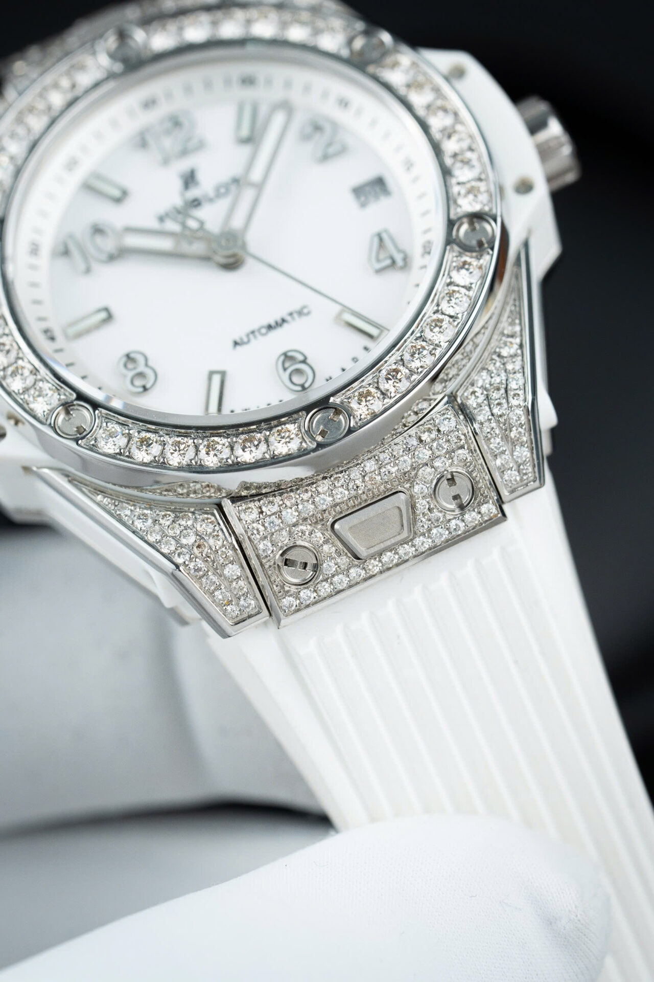 ĐỒNG HỒ HUBLOT BIG BANG REPLICA ONE CLICK ĐÍNH KIM CƯƠNG THIÊN NHIÊN 39MM (7) ĐỒNG HỒ HUBLOT BIG BANG REPLICA ONE CLICK ĐÍNH KIM CƯƠNG THIÊN NHIÊN 39MM