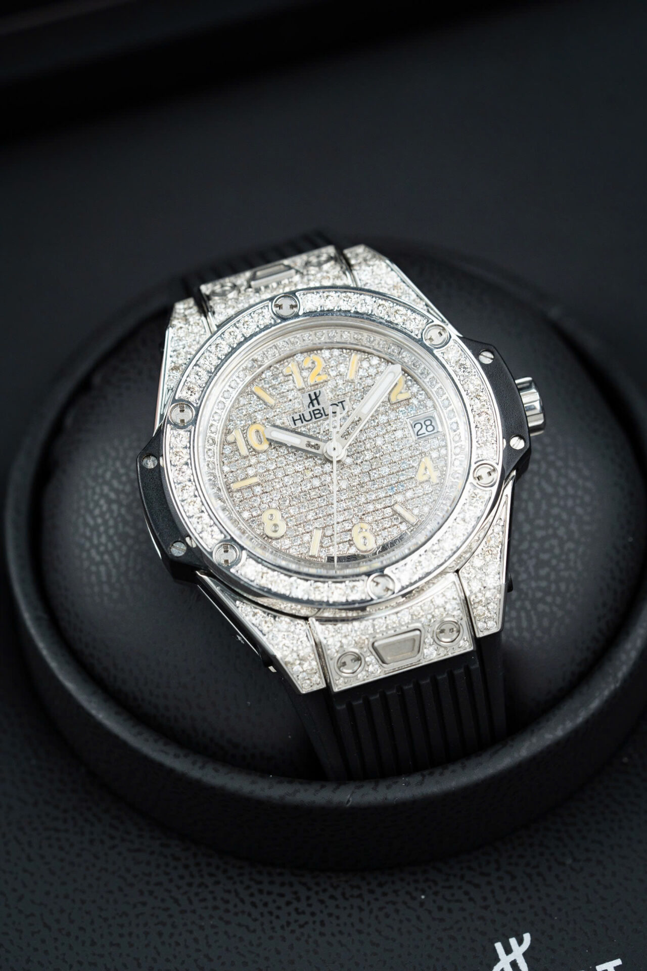 ĐỒNG HỒ HUBLOT BIGBANG ONE CLICK CHẾ TÁC KIM CƯƠNG THIÊN NHIÊN 39MM (6) ĐỒNG HỒ HUBLOT BIGBANG ONE CLICK CHẾ TÁC KIM CƯƠNG THIÊN NHIÊN 39MM