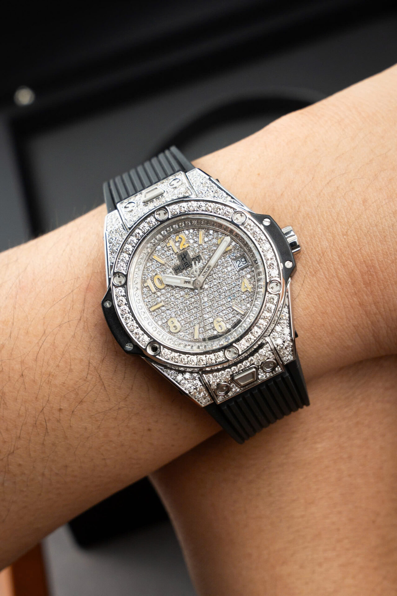 ĐỒNG HỒ HUBLOT BIGBANG ONE CLICK CHẾ TÁC KIM CƯƠNG THIÊN NHIÊN 39MM (8) ĐỒNG HỒ HUBLOT BIGBANG ONE CLICK CHẾ TÁC KIM CƯƠNG THIÊN NHIÊN 39MM