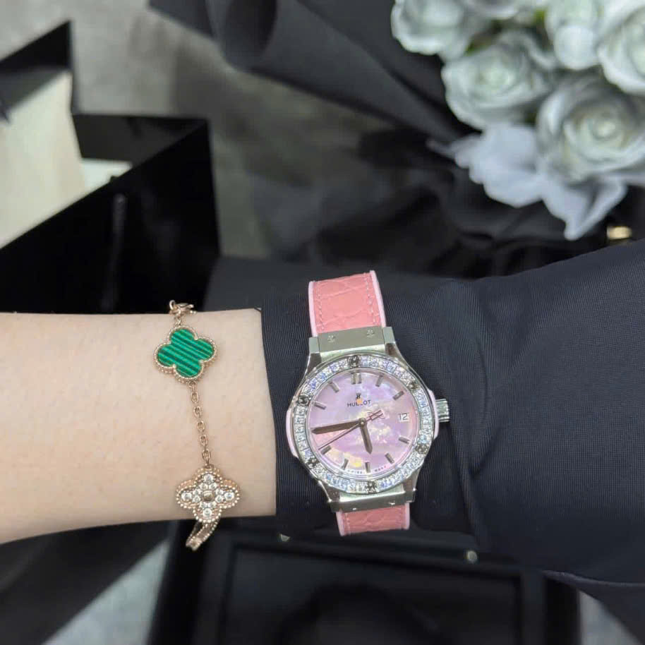 ĐỒNG HỒ HUBLOT CHẾ TÁC MẶT XÀ CỪ HỒNG ĐÍNH KIM CƯƠNG MOISSANITE 33MM (2) ĐỒNG HỒ HUBLOT CHẾ TÁC MẶT XÀ CỪ HỒNG ĐÍNH KIM CƯƠNG MOISSANITE 33MM