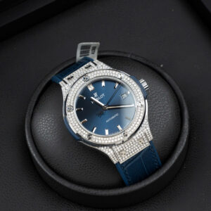 ĐỒNG HỒ HUBLOT CLASSIC FUSION CHẾ TÁC MẶT XANH VIỀN FULL KIM CƯƠNG THIÊN NHIÊN JJF 42MM 1 ĐỒNG HỒ HUBLOT CLASSIC FUSION CHẾ TÁC MẶT XANH VIỀN FULL KIM CƯƠNG THIÊN NHIÊN JJF 42MM