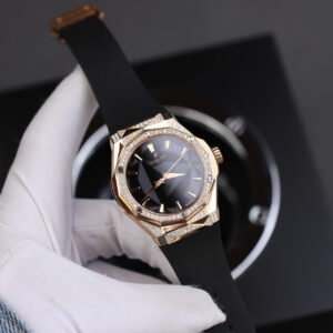 ĐỒNG HỒ HUBLOT CLASSIC ORLINSKI CHẾ TÁC KING GOLD DEMI MOISSANITE 40MM 1 ĐỒNG HỒ HUBLOT CLASSIC ORLINSKI CHẾ TÁC KING GOLD DEMI MOISSANITE 40MM