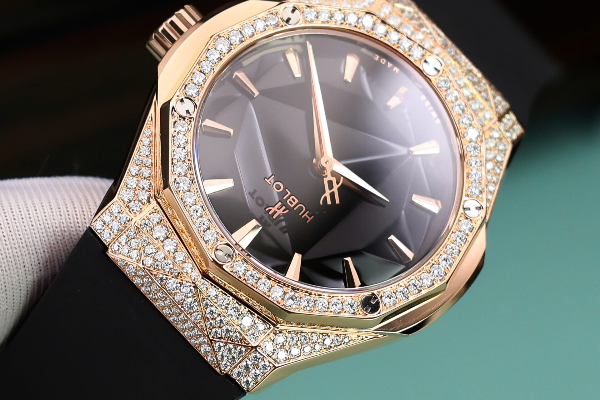 ĐỒNG HỒ HUBLOT ORLINSKI KING GOLD CHẾ TÁC FULL KIM CƯƠNG MOISSANITE 40MM (5) ĐỒNG HỒ HUBLOT ORLINSKI KING GOLD CHẾ TÁC FULL KIM CƯƠNG MOISSANITE 40MM