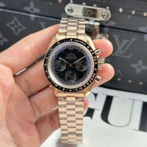 ĐỒNG HỒ OMEGA SPEEDMASTER REPLICA VÀNG HỒNG MẶT ĐEN NHÀ MÁY RM 42MM (2)