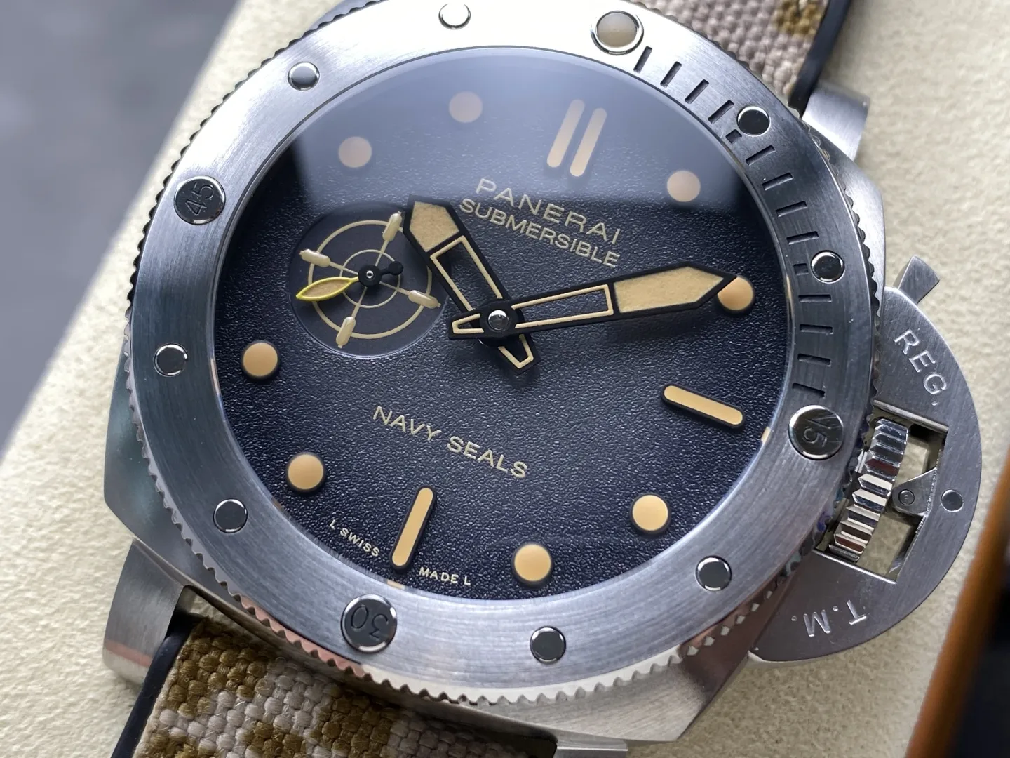 ĐỒNG HỒ PANERAI PAM1518 REPLICA SUBMERSIBLE MẶT XÁM OMBRE NHÀ MÁY VS 44MM (3) ĐỒNG HỒ PANERAI PAM1518 REPLICA SUBMERSIBLE MẶT XÁM OMBRE NHÀ MÁY VS 44MM