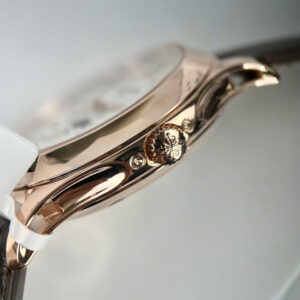 PATEK PHILIPPE COMPLICATIONS 5205R CUSTOM WATCH WHITE DIAL WRAPPED GOLD GR 40MM 6 Technical Specifications Patek Philippe Replica Watch Diameter: 40mm Movement: Automatic – Super Clone Crystal: Sapphire Case Material: Stainless Steel Strap: Steel Strap Water Resistance: Good Warranty Policy Patek Philippe Replica Watch 5-Year Movement Warranty – Free replacement within the first 15 days for defects Lifetime Repairs & Genuine Parts – At cost price Lifetime Free Maintenance – Includes oiling and polishing services Trade-In & Upgrade Program – Best value for your old watch Worldwide Shipping & Confidentiality Guaranteed