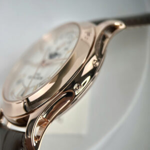 PATEK PHILIPPE COMPLICATIONS 5205R CUSTOM WATCH WHITE DIAL WRAPPED GOLD GR 40MM 7 Technical Specifications Patek Philippe Replica Watch Diameter: 40mm Movement: Automatic – Super Clone Crystal: Sapphire Case Material: Stainless Steel Strap: Steel Strap Water Resistance: Good Warranty Policy Patek Philippe Replica Watch 5-Year Movement Warranty – Free replacement within the first 15 days for defects Lifetime Repairs & Genuine Parts – At cost price Lifetime Free Maintenance – Includes oiling and polishing services Trade-In & Upgrade Program – Best value for your old watch Worldwide Shipping & Confidentiality Guaranteed