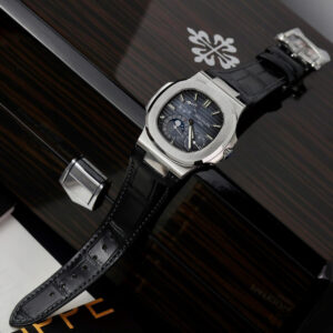 ĐỒNG HỒ PATEK PHILIPPE NAUTILUS 5712 CHẾ TÁC TINH CHỈNH MẶT NHÀ MÁY PPF 40MM 1 ĐỒNG HỒ PATEK PHILIPPE NAUTILUS 5712 CHẾ TÁC TINH CHỈNH MẶT NHÀ MÁY PPF 40MM