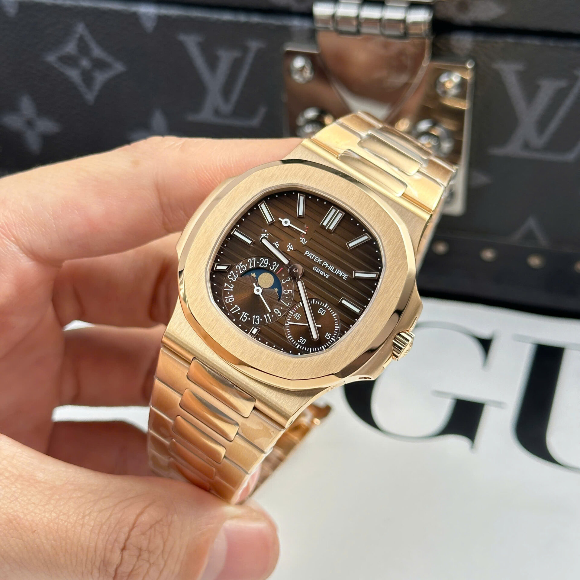 ĐỒNG HỒ PATEK PHILIPPE NAUTILUS 5712 MẠ VÀNG HỒNG BẢN KHOÁ MỚI NHÀ MÁY PPF 40MM (5) ĐỒNG HỒ PATEK PHILIPPE NAUTILUS 5712 MẠ VÀNG HỒNG BẢN KHOÁ MỚI NHÀ MÁY PPF 40MM
